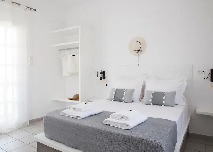 Paros King Apartmanhotel 3*
